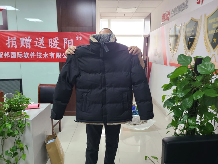 以爱之光,点亮未来!“智邦国际情系大凉山,捐衣赠物送暖阳”成功举办