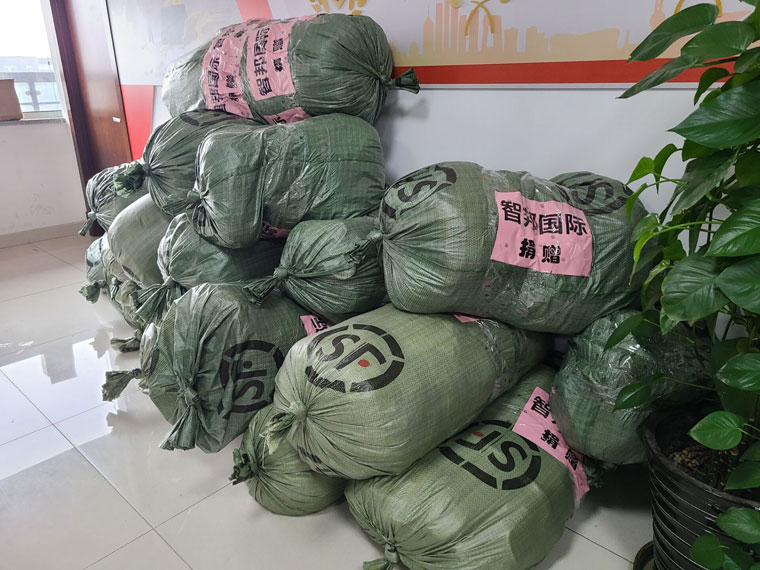 以爱之光,点亮未来!“智邦国际情系大凉山,捐衣赠物送暖阳”成功举办