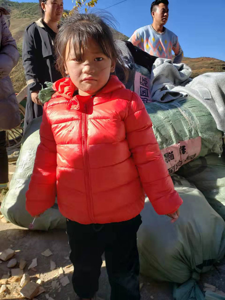 以爱之光,点亮未来!“智邦国际情系大凉山,捐衣赠物送暖阳”成功举办