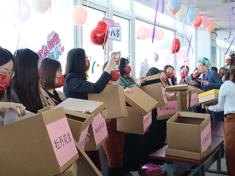 致最美女神：不负芳华，不负青春，最爱是你！