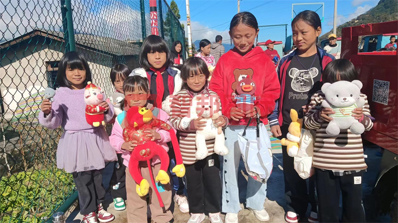 用爱延续,点亮未来!智邦国际第五届大型公益捐赠活动成功举办 用爱延续,点亮未来!智邦国际第五届大型公益捐赠活动成功举办