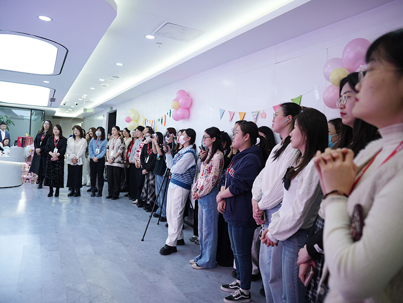 向美而生，灼灼其华，女神节快乐！