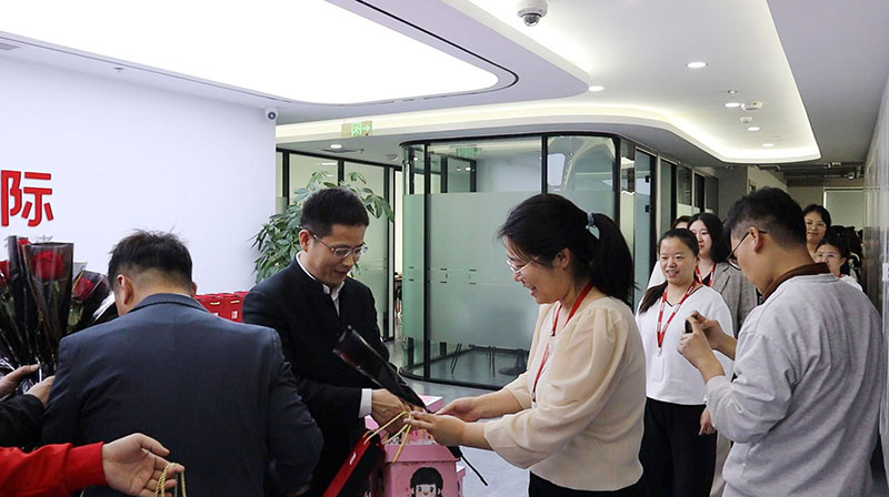 向美而生,灼灼其华,女神节快乐! 向美而生,灼灼其华,女神节快乐!