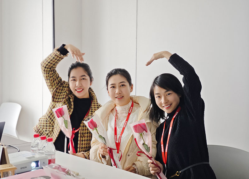 向美而生,灼灼其华,女神节快乐! 向美而生,灼灼其华,女神节快乐!