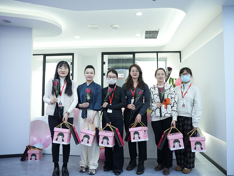 向美而生，灼灼其华，女神节快乐！