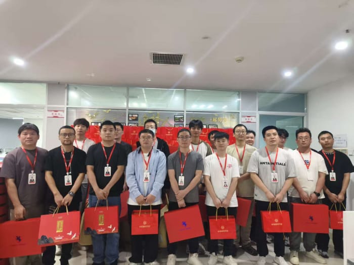 月满华诞，家国同庆，智邦国际祝您中秋国庆双节快乐！