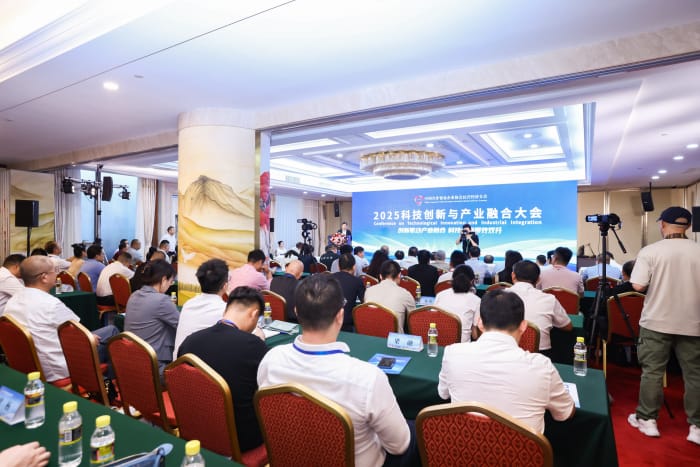 锚定科创方向,赋能产业升级!智邦国际连获“2025科技创新产业融合先锋企业”、“2025科技创新产业融合先锋人物” 锚定科创方向,赋能产业升级!智邦国际连获“2025科技创新产业融合先锋企业”、“2025科技创新产业融合先锋人物”